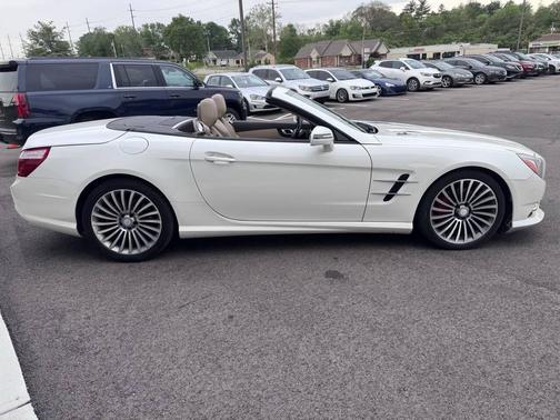 White 2013 Mercedes-Benz SL-Class SL 550 2dr Convertible