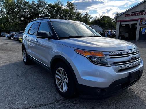 Photo 2 of 24 of 2014 Ford Explorer XLT