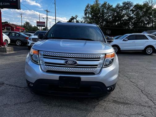 Photo 3 of 24 of 2014 Ford Explorer XLT