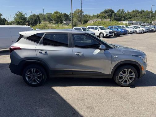 Steel Gray 2021 Kia Seltos LX
