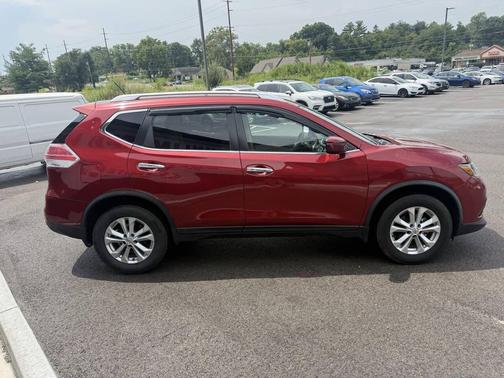 Red 2016 Nissan Rogue SV
