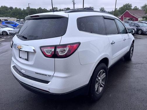 White 2016 Chevrolet Traverse 1LT