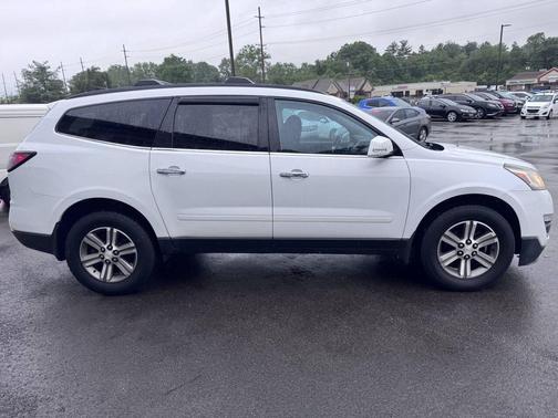 White 2016 Chevrolet Traverse 1LT