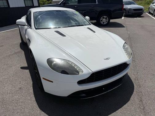 White 2014 Aston Martin V8 Vantage Base
