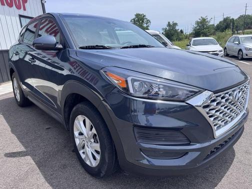 Gray 2019 Hyundai TUCSON SE