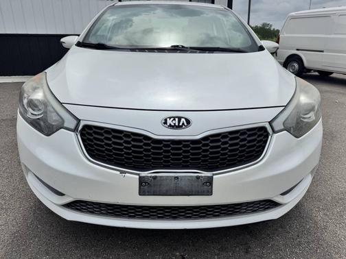 White 2014 Kia Forte LX