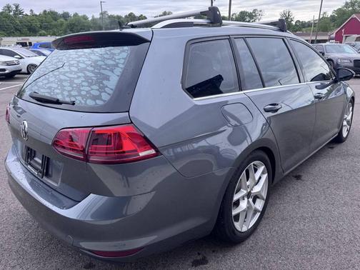 Platinum Gray Metallic 2017 Volkswagen Golf SportWagen TSI S