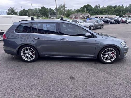 Platinum Gray Metallic 2017 Volkswagen Golf SportWagen TSI S