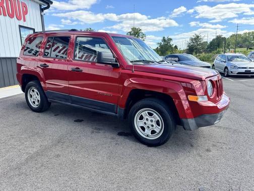 Red 2017 Jeep Patriot Sport