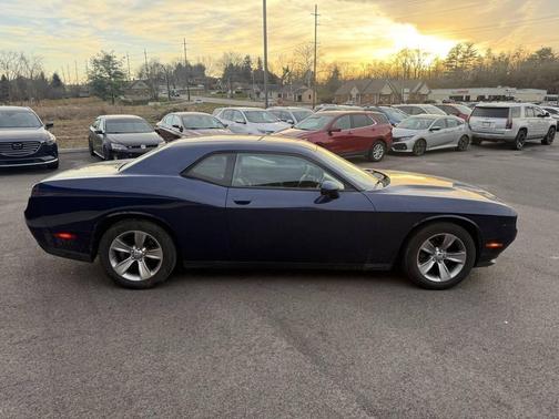 2016 Dodge Challenger SXT