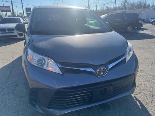 2018 Toyota Sienna LE