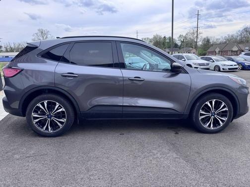 Carbonized Gray Metallic 2022 Ford Escape SE