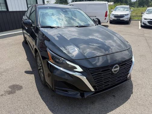 Black 2023 Nissan Altima 2.5 SV