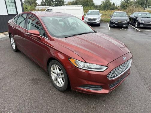 Red 2014 Ford Fusion SE