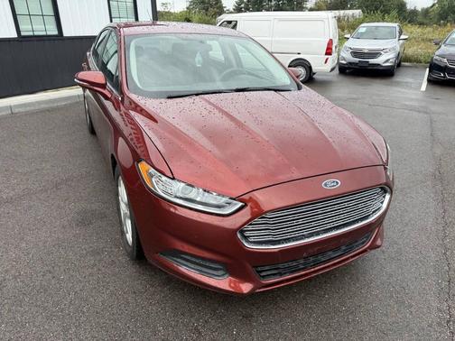 Red 2014 Ford Fusion SE