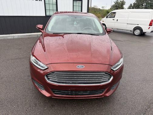 Red 2014 Ford Fusion SE