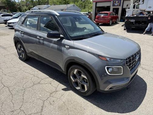 2022 Hyundai VENUE SEL 4dr Crossover