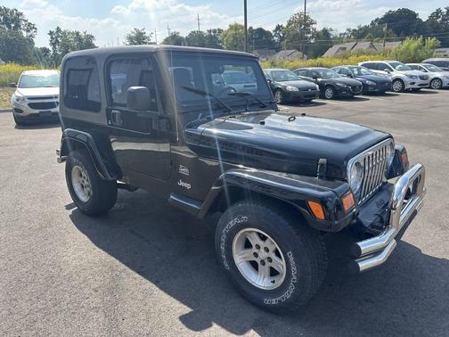 2004 Jeep Wrangler Sahara 4WD 2dr SUV