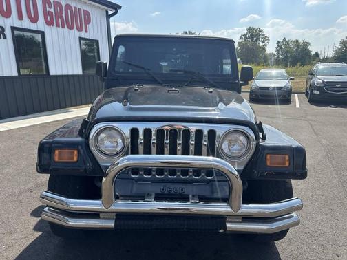 2004 Jeep Wrangler Sahara 4WD 2dr SUV