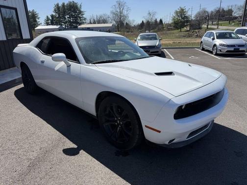 White 2018 Dodge Challenger SXT