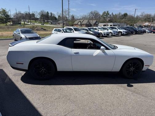 White 2018 Dodge Challenger SXT