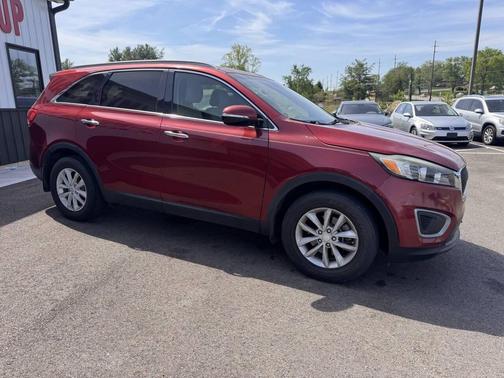Red 2016 Kia Sorento LX
