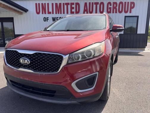 Red 2016 Kia Sorento LX