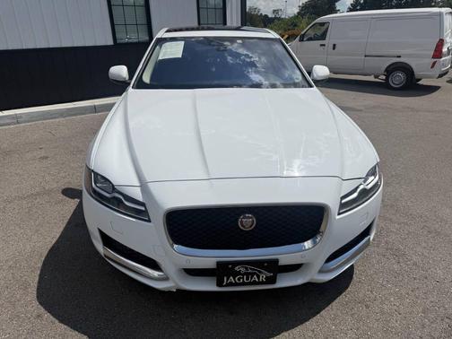 Polaris White 2017 Jaguar XF 35t Prestige