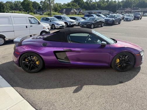 Black 2015 Audi R8 4.2