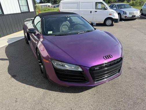 Black 2015 Audi R8 4.2