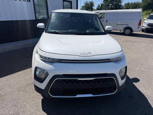 Snow White Pearl 2022 Kia Soul LX