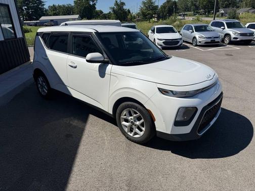 Snow White Pearl 2022 Kia Soul LX