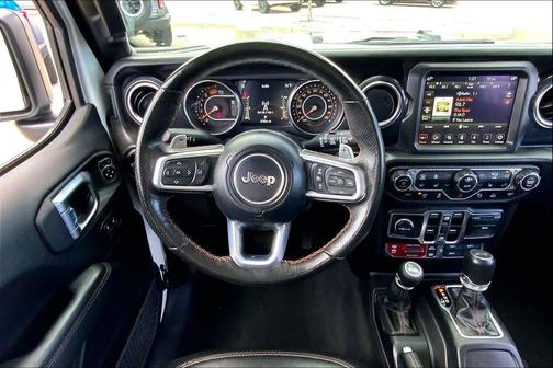 Bright White Clearcoat 2023 Jeep Wrangler Rubicon 392