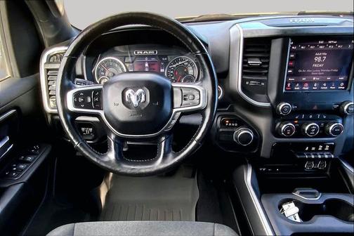 Diamond Black Crystal Pearlcoat 2019 RAM 1500 Big Horn