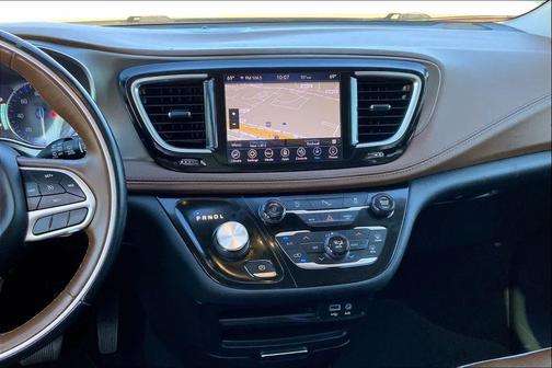 Dark Cordovan Pearlcoat 2019 Chrysler Pacifica Limited