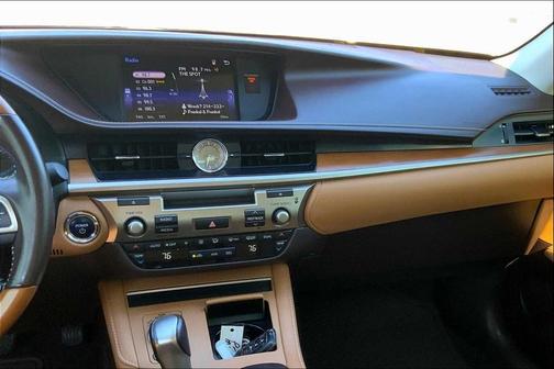2016 Lexus ES 300h Base
