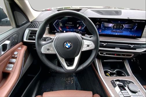 Black Sapphire Metallic 2024 BMW X7 xDrive40i
