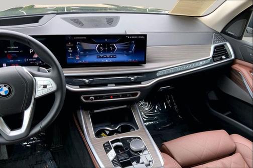 Black Sapphire Metallic 2024 BMW X7 xDrive40i