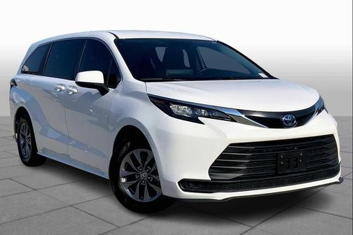 2024 Toyota Sienna LE