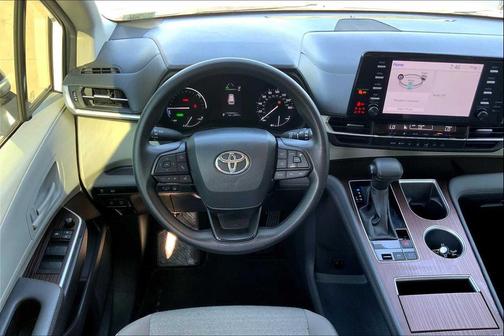 2024 Toyota Sienna LE