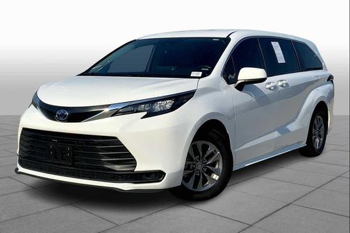 2024 Toyota Sienna LE