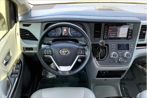 2020 Toyota Sienna XLE