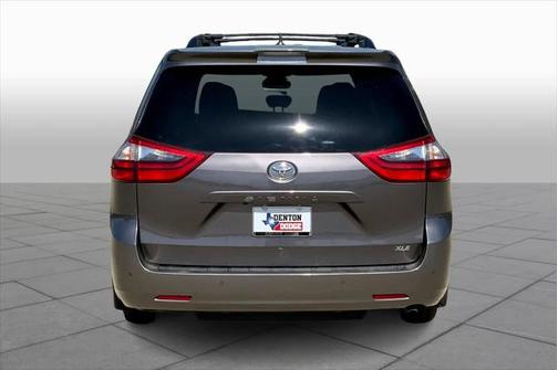 2020 Toyota Sienna XLE