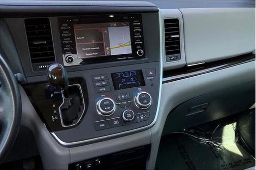2020 Toyota Sienna XLE