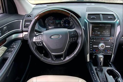 White Platinum Metallic Tri-Coat 2016 Ford Explorer Platinum
