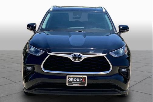 Midnight Black Metallic 2022 Toyota Highlander XLE