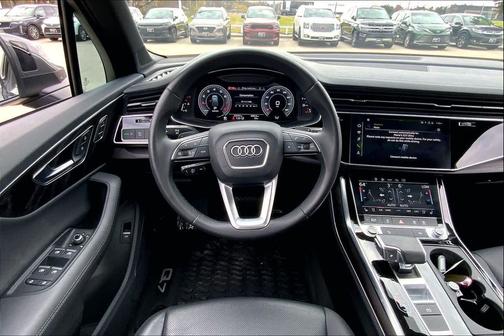 2023 Audi Q7 45 Premium Plus