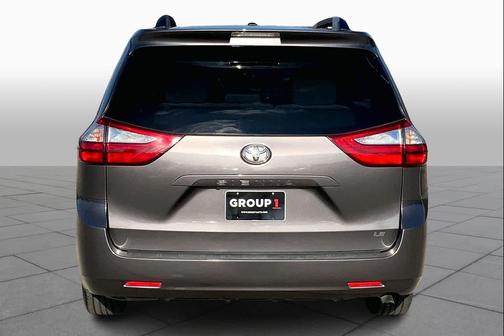 2016 Toyota Sienna LE
