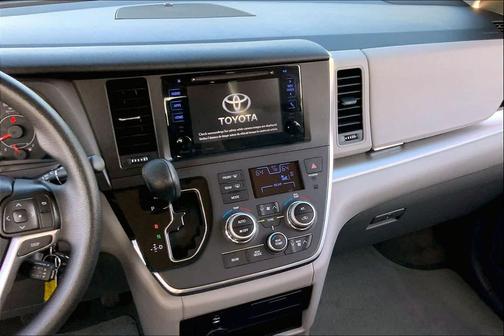 2016 Toyota Sienna LE