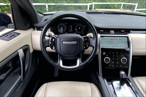 Fuji White 2020 Land Rover Discovery Sport SE